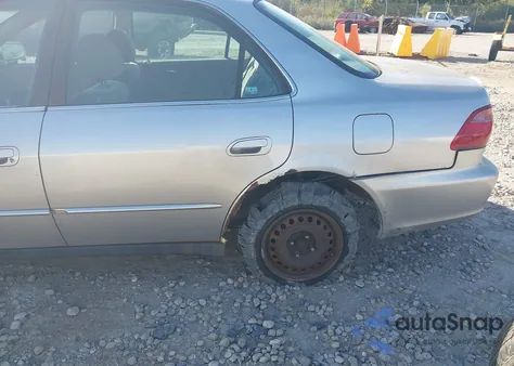 1998 Honda Accord Lx z USA, uszkodzony, nr VIN 1HGCG5648WA138955